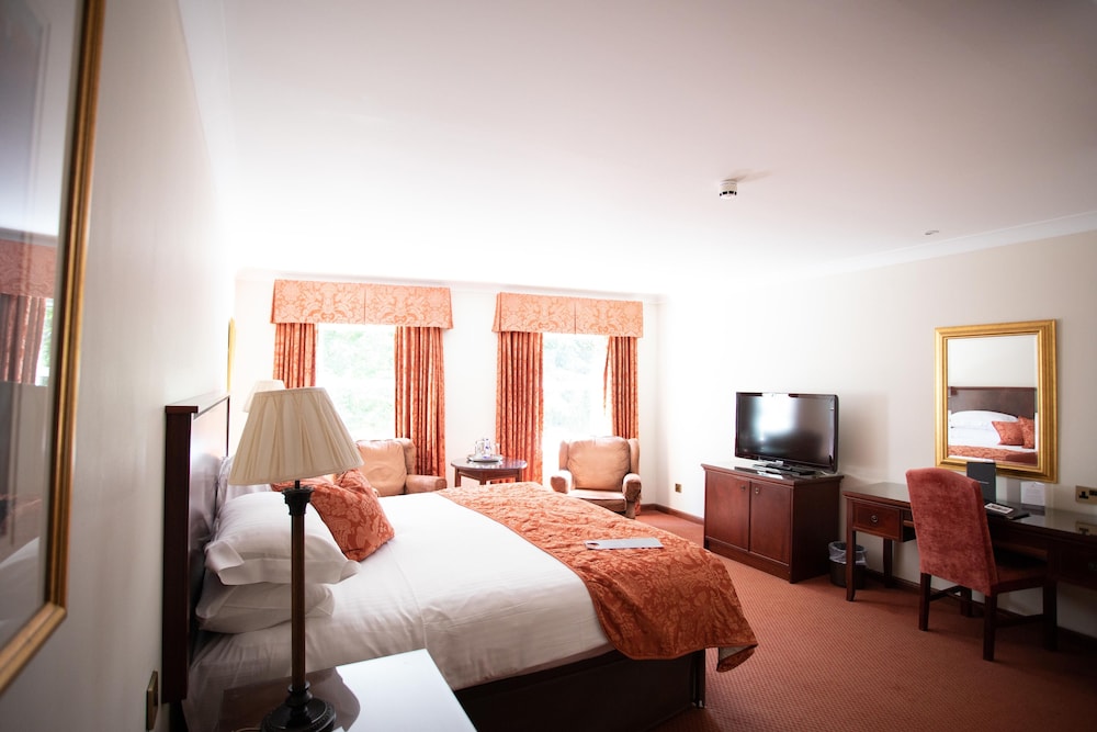 Macdonald Norwood Hall Hotel 7/50