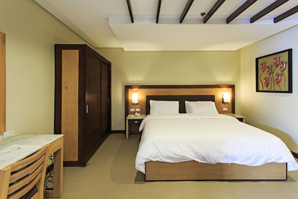 Cebu Westown Lagoon - South Wing 25/57