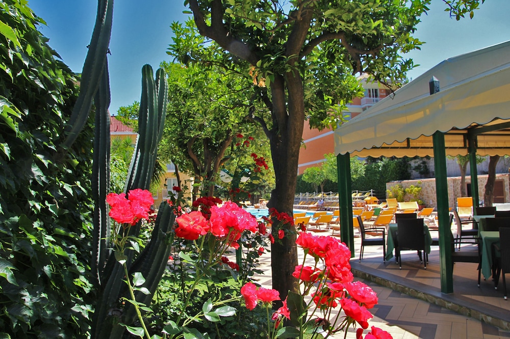 Grand Hotel Parco Del Sole 45/47