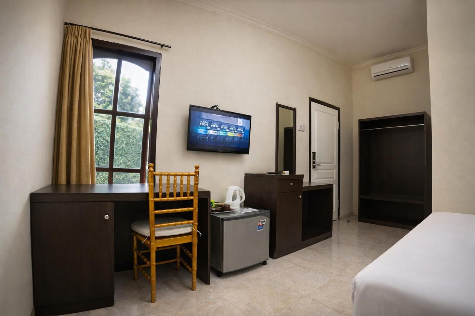 Mahkota Hotel 37/56