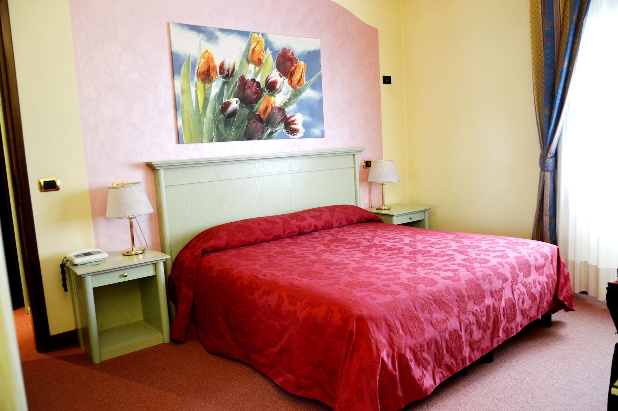 ROOM, SINGLE, DOUBLE BED