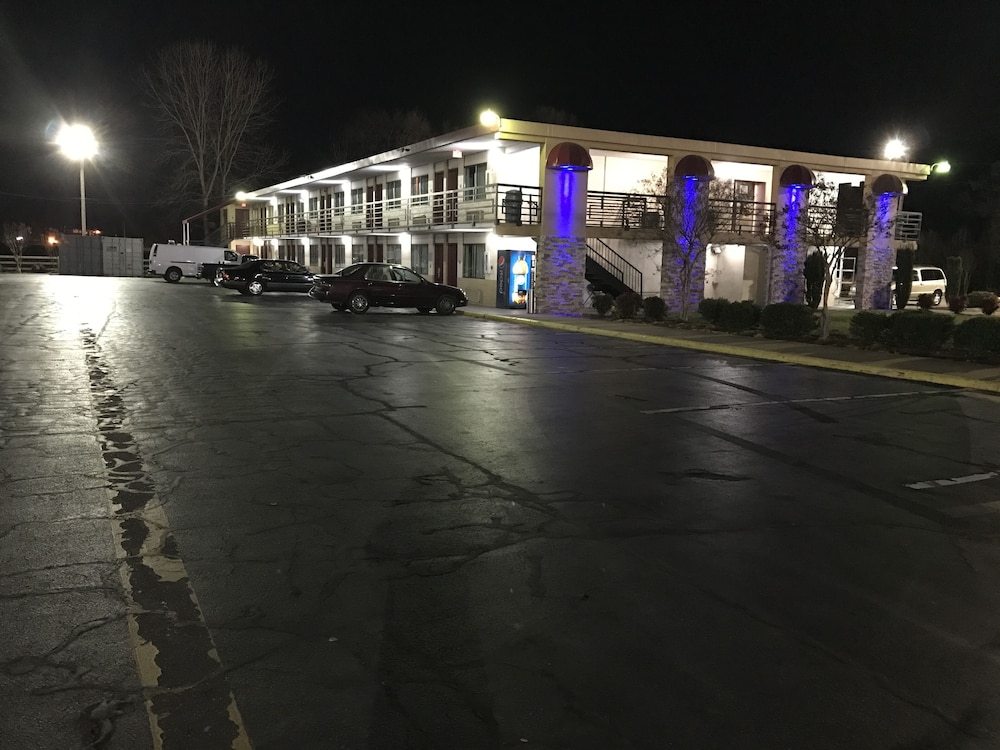 Regency Inn 44/49