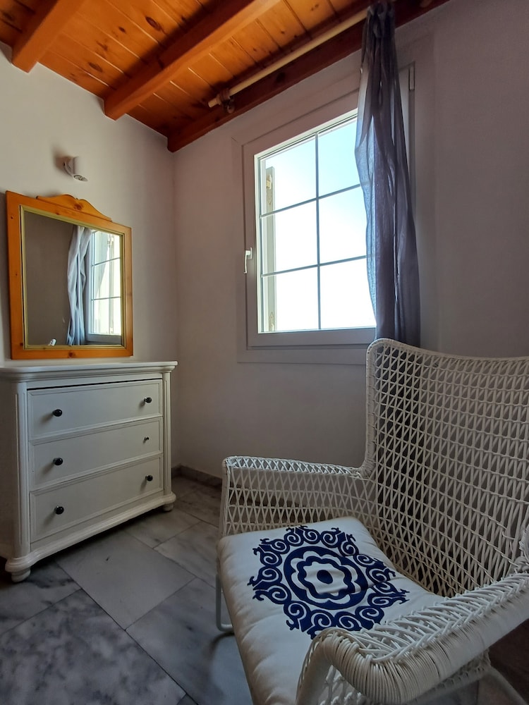 Manos Rooms 32/50