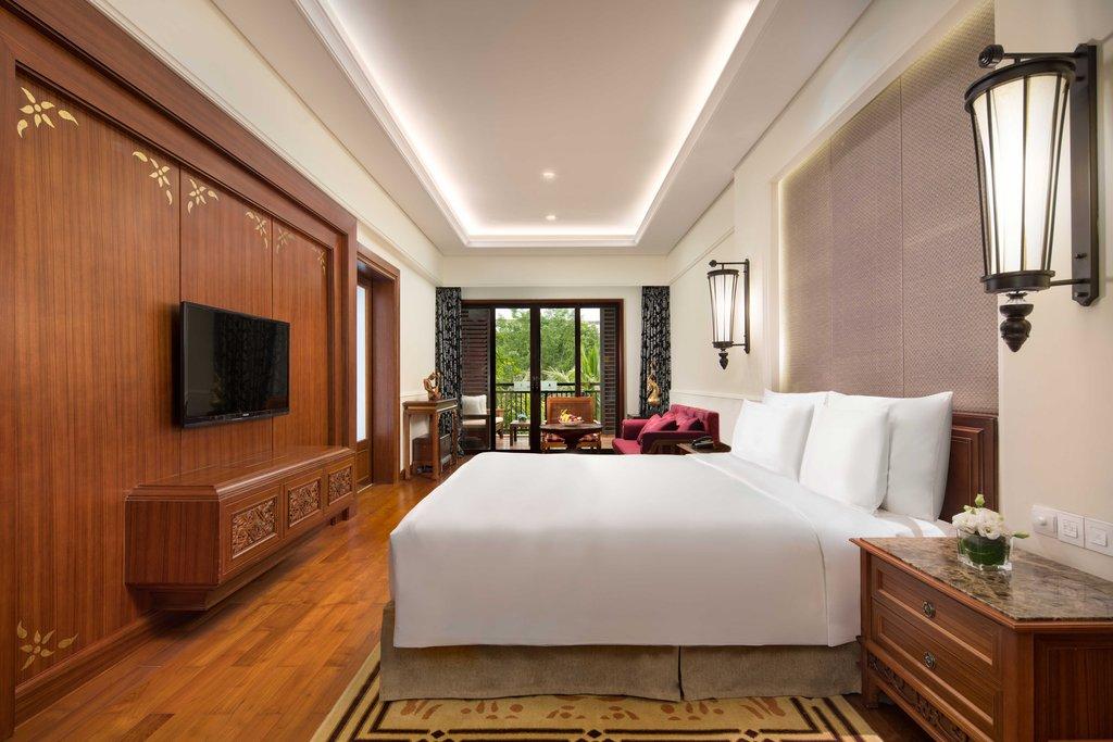 1 Bedroom Suite Dining Area