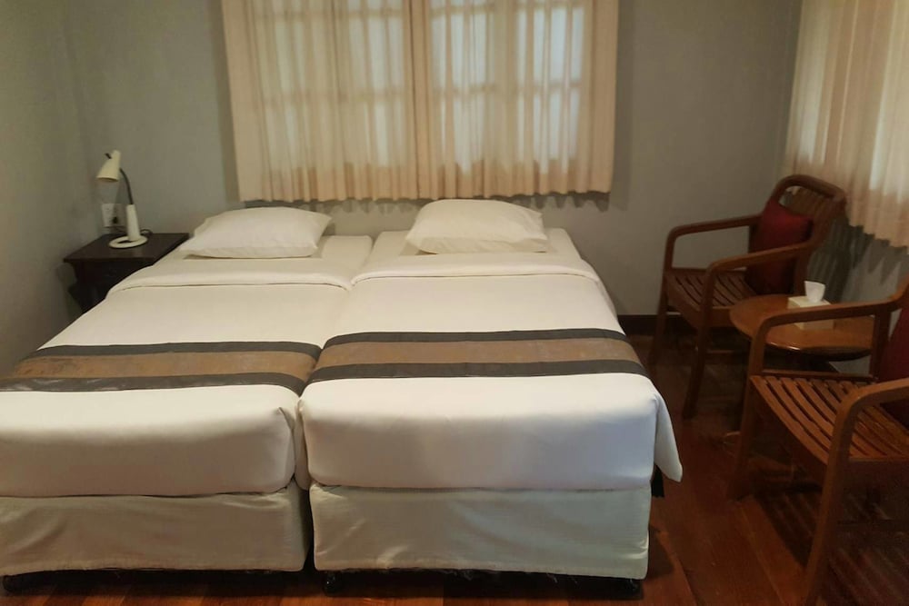 Baan Klang Aow Beach Resort 20/66