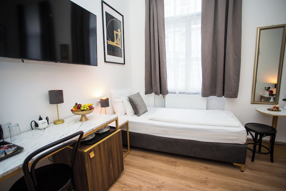 CLASSIC, TWIN BEDS