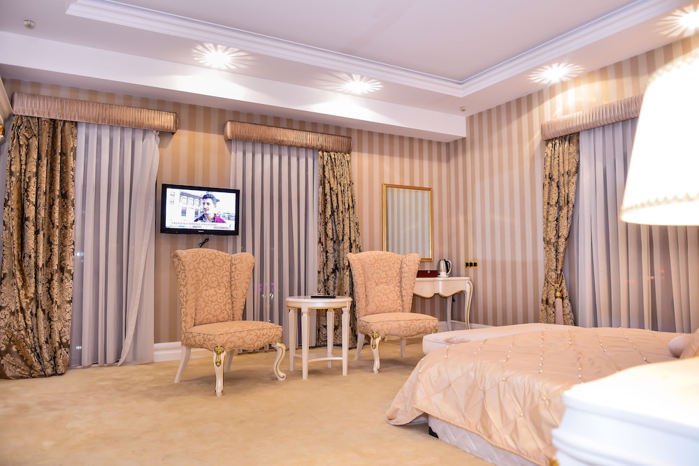 The Lake Palace Hotel Baku 27/50