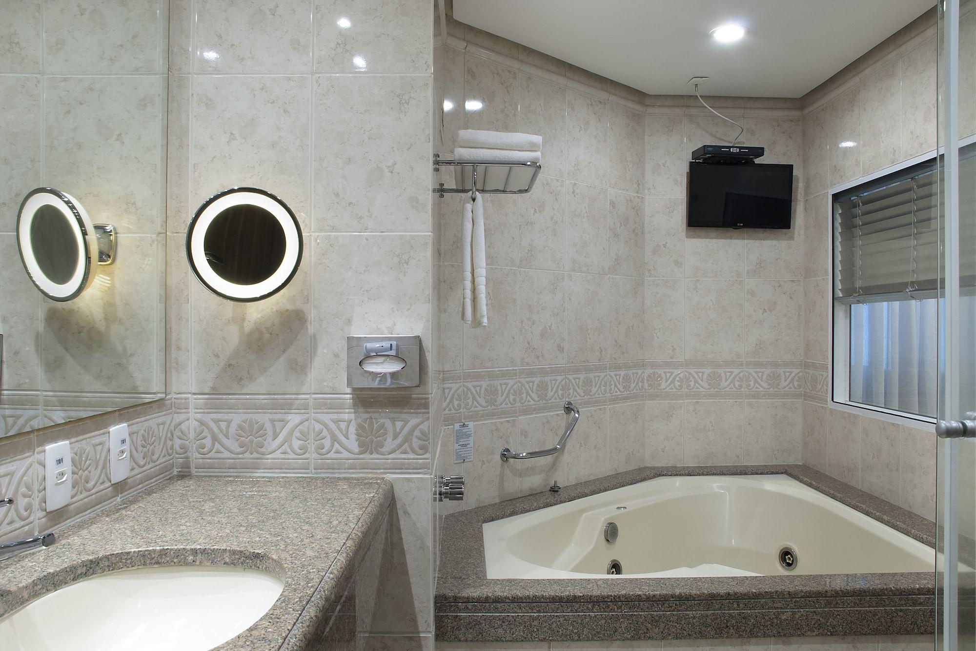 Suite, King Bed, Smoking, Master Porto Alegre (ex. Holiday Inn Porto Alegre) 5/7