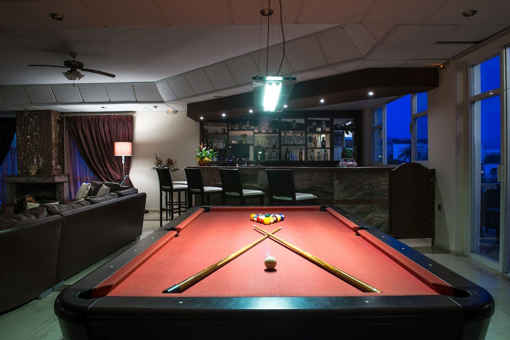 California Beach Hotel - Adults Only 39/48