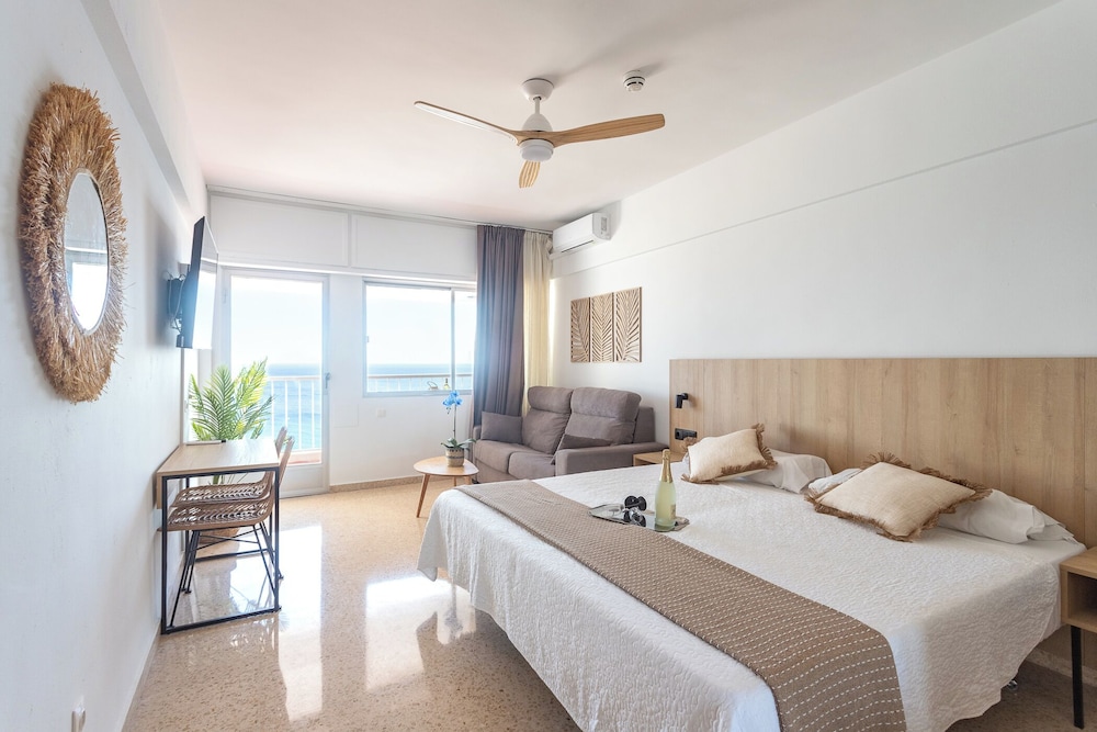 BASIC, STUDIO, SEA VIEW