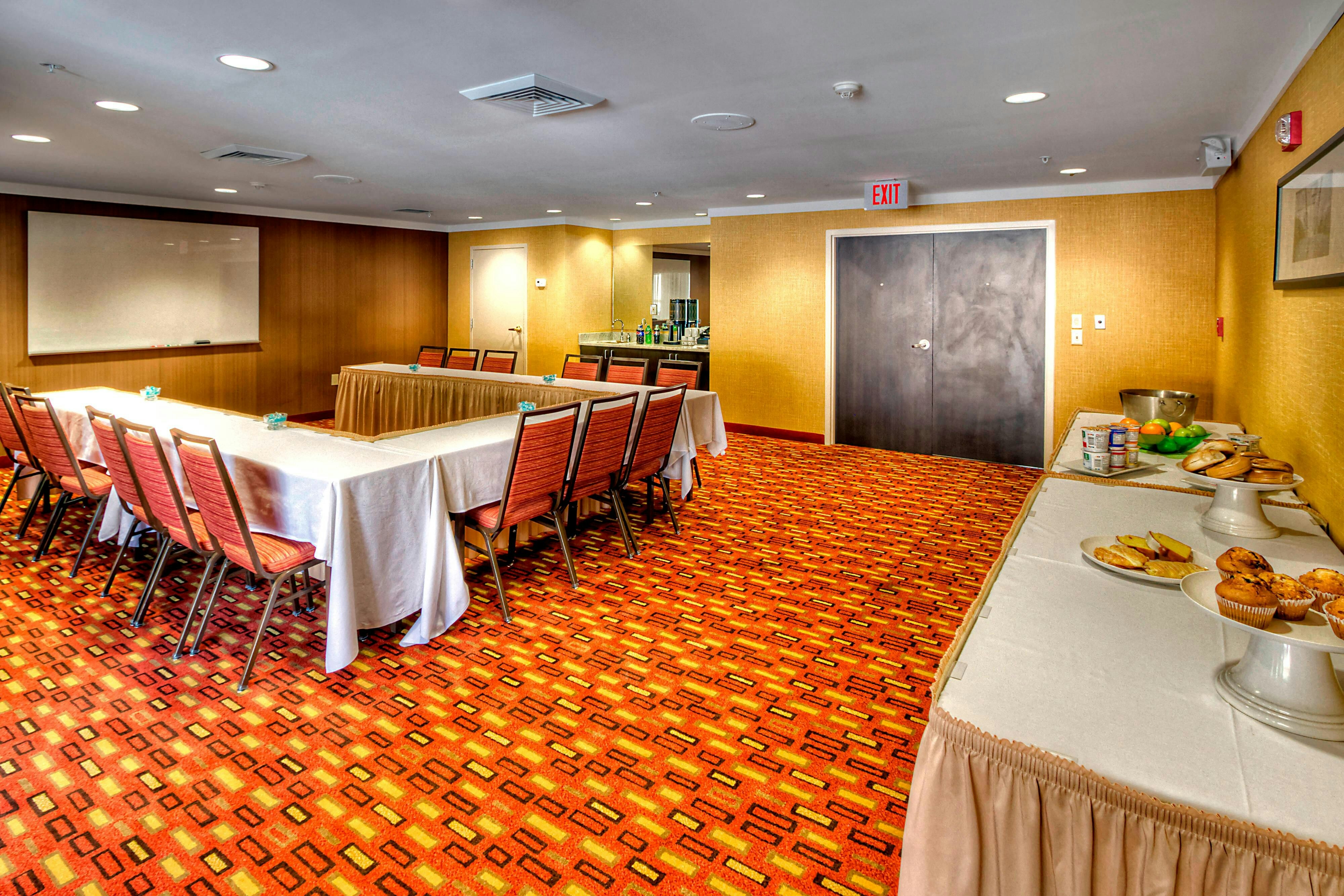 Courtyard by Marriott Burlington 17/19
