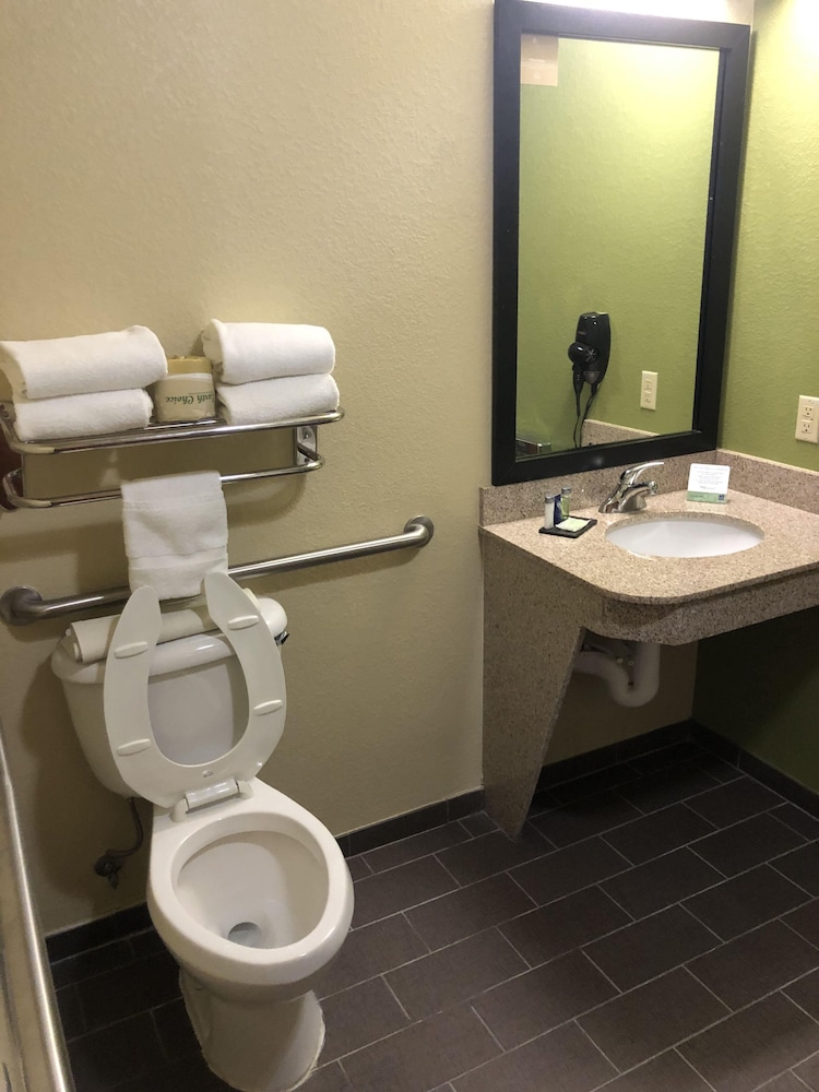 Sleep Inn & Suites Hewitt - South Waco 24/29