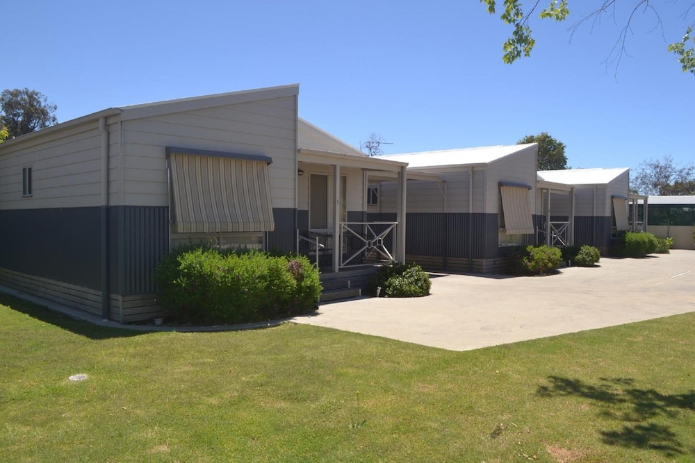 Ashleigh Court Motor Inn 47/53