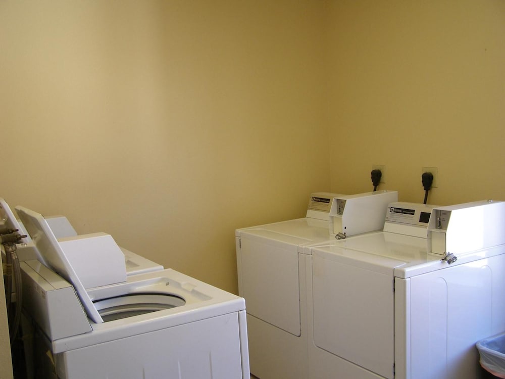 Town House Extended Stay Hotel Downtown 28/64