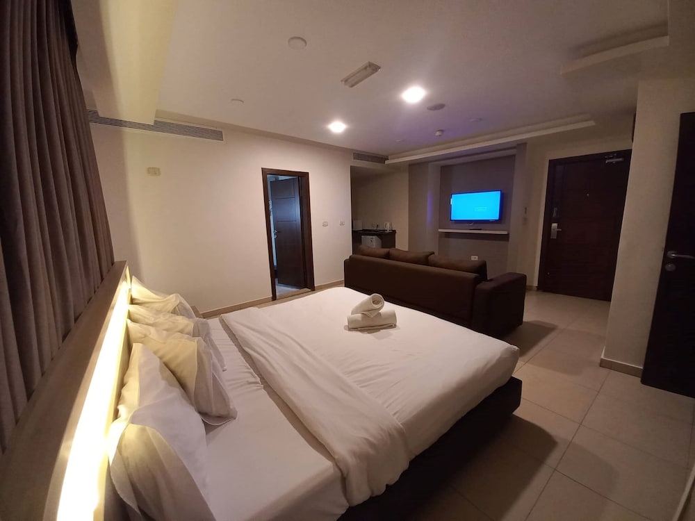 Lujain Hotel Suites 6/50