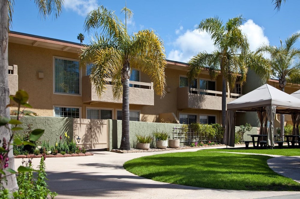 Winners Circle Resort 2/51