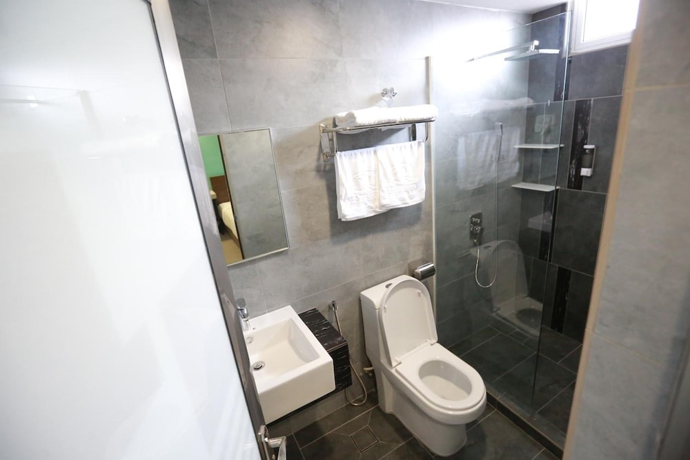 Pantai Regal Hotel 44/50