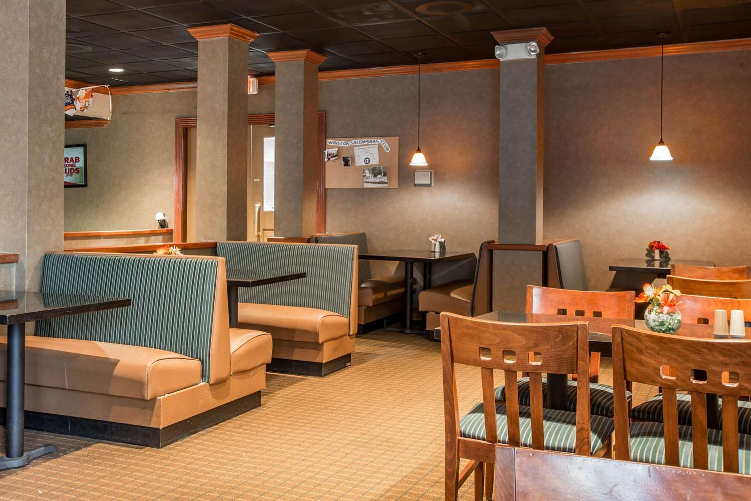 Quality Inn And Suites Hanes Mall 15/23