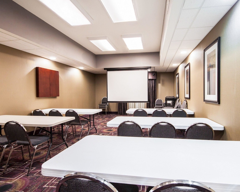Comfort Suites Pecos 37/42