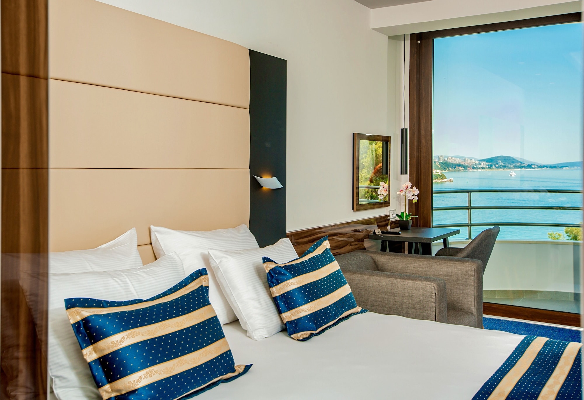 SUPERIOR, DOUBLE OR TWIN BED, SEA VIEW