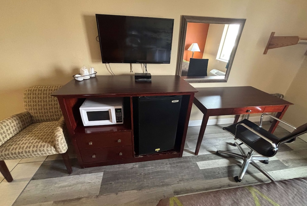 Super 8 By Wyndham Pontoon Beach Il St Louis Mo Area 22/29