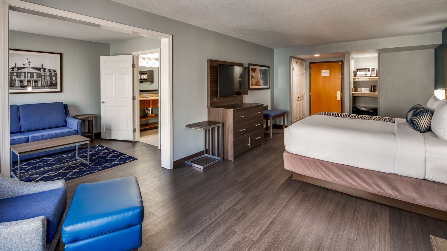 غرفة بسرير كينج مع أريكة، Best Western Plus Champaign/Urbana Inn 2/4