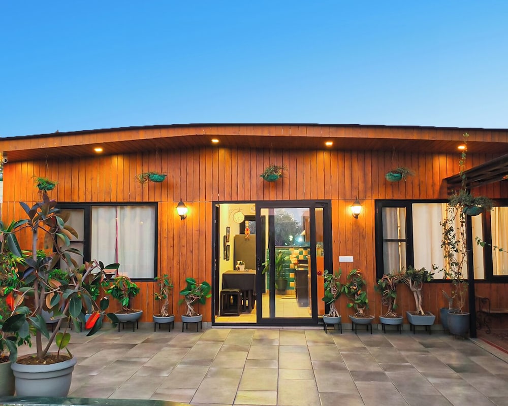 Hotel Vandana S Bed And Breakfast 1/50