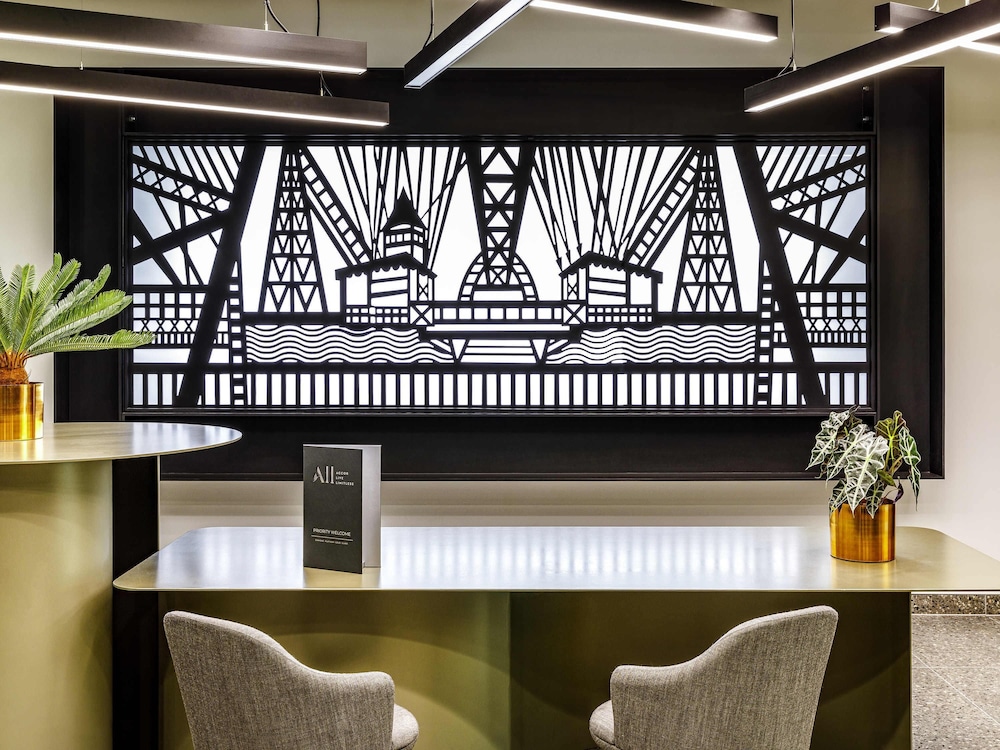 Mercure Newport 8/50