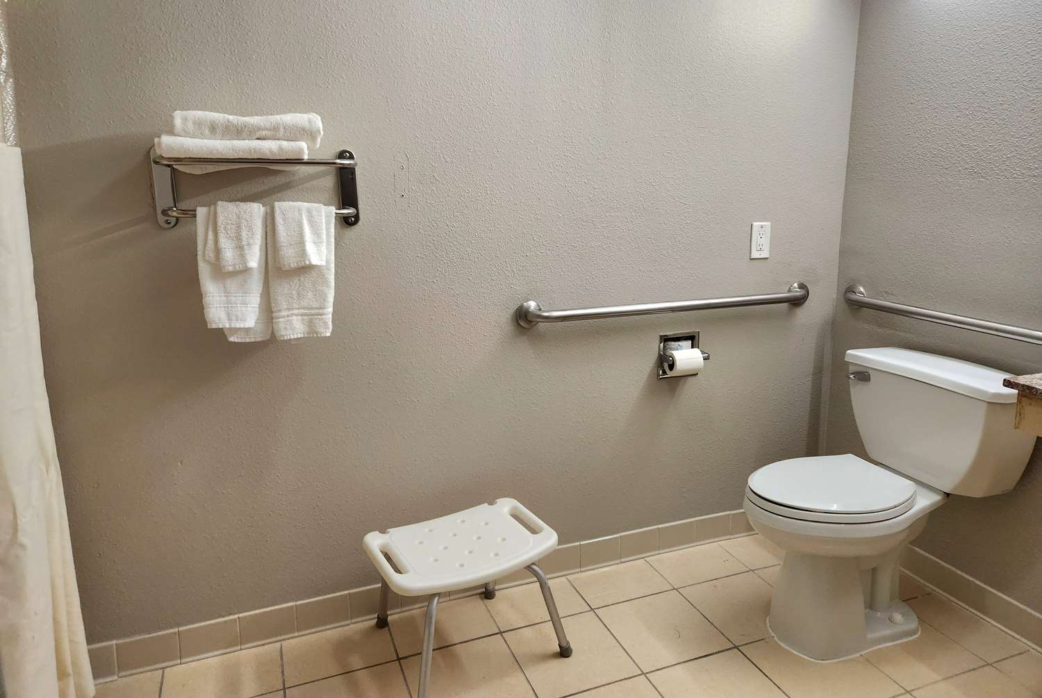 Days Inn by Wyndham LaPlace- New Orleans 30/33