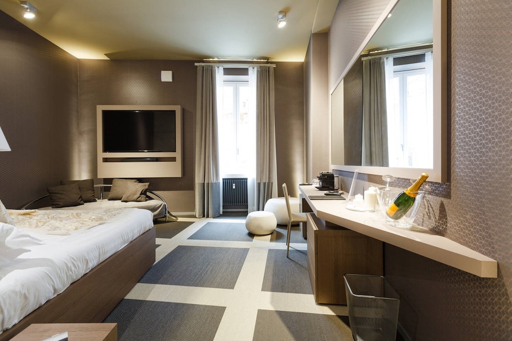 Private Luxury Suite 18/69