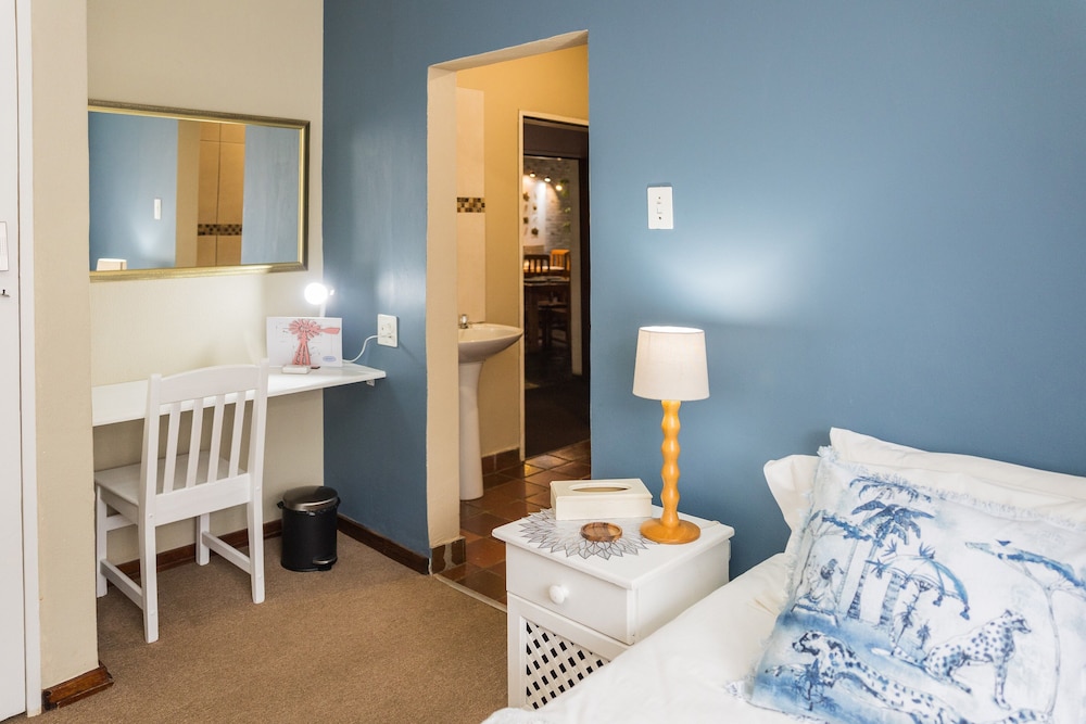 Rozendal Guest House 50/50