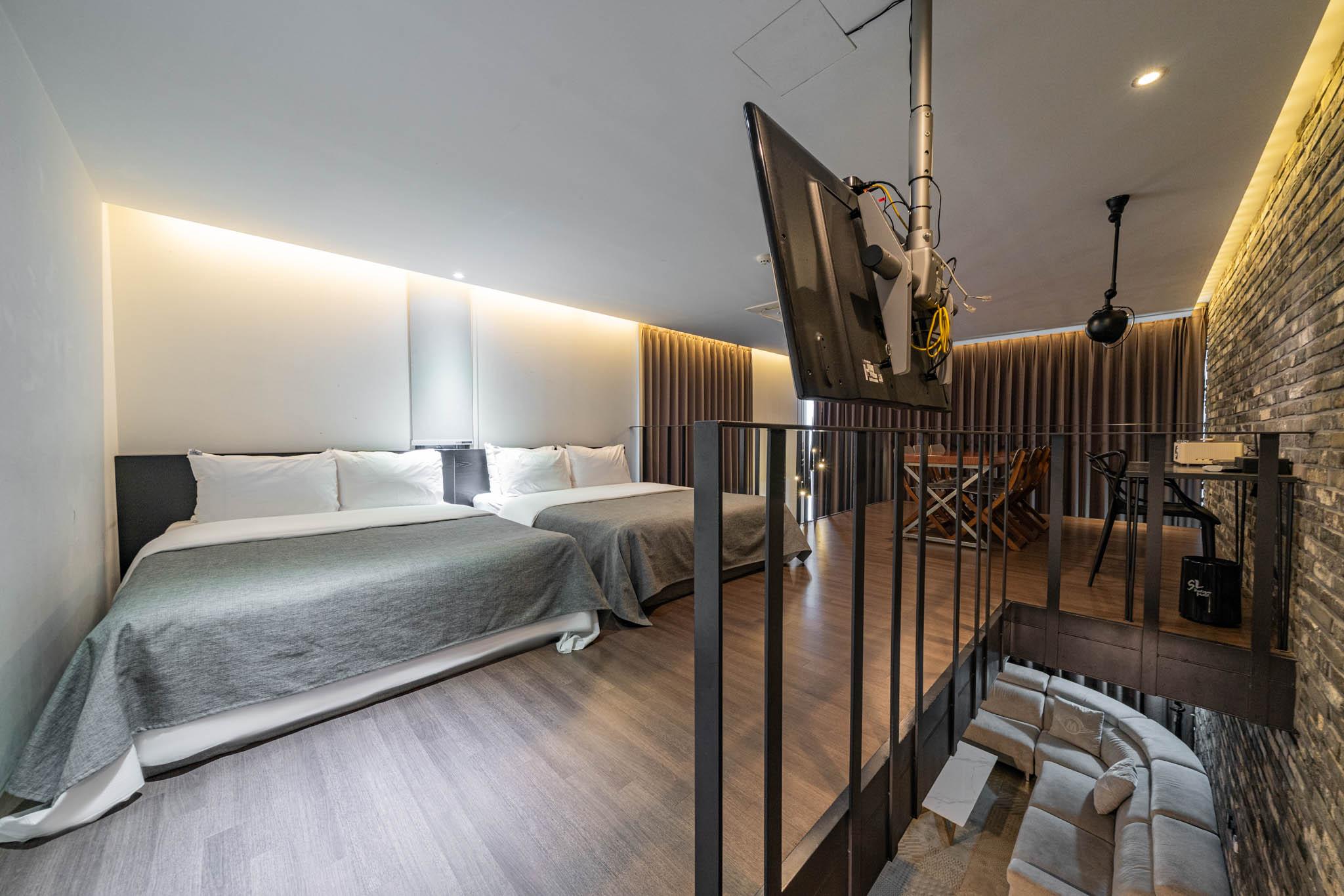 Penthouse, Bathtub