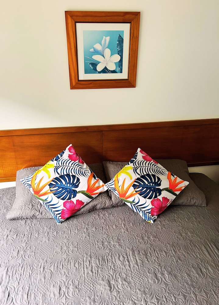Poinciana Cottages 26/50