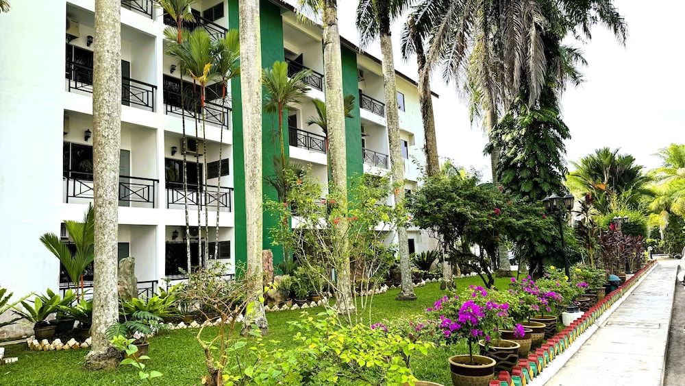 OYO 1236 Hotel Green Park 10/58