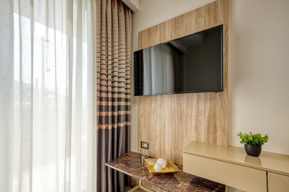 Sapphire Horizon Suites 77/94