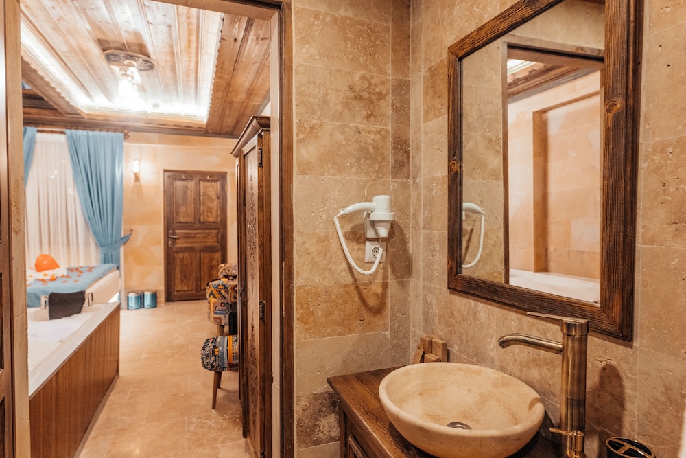 Bayar Cave Suite 59/60