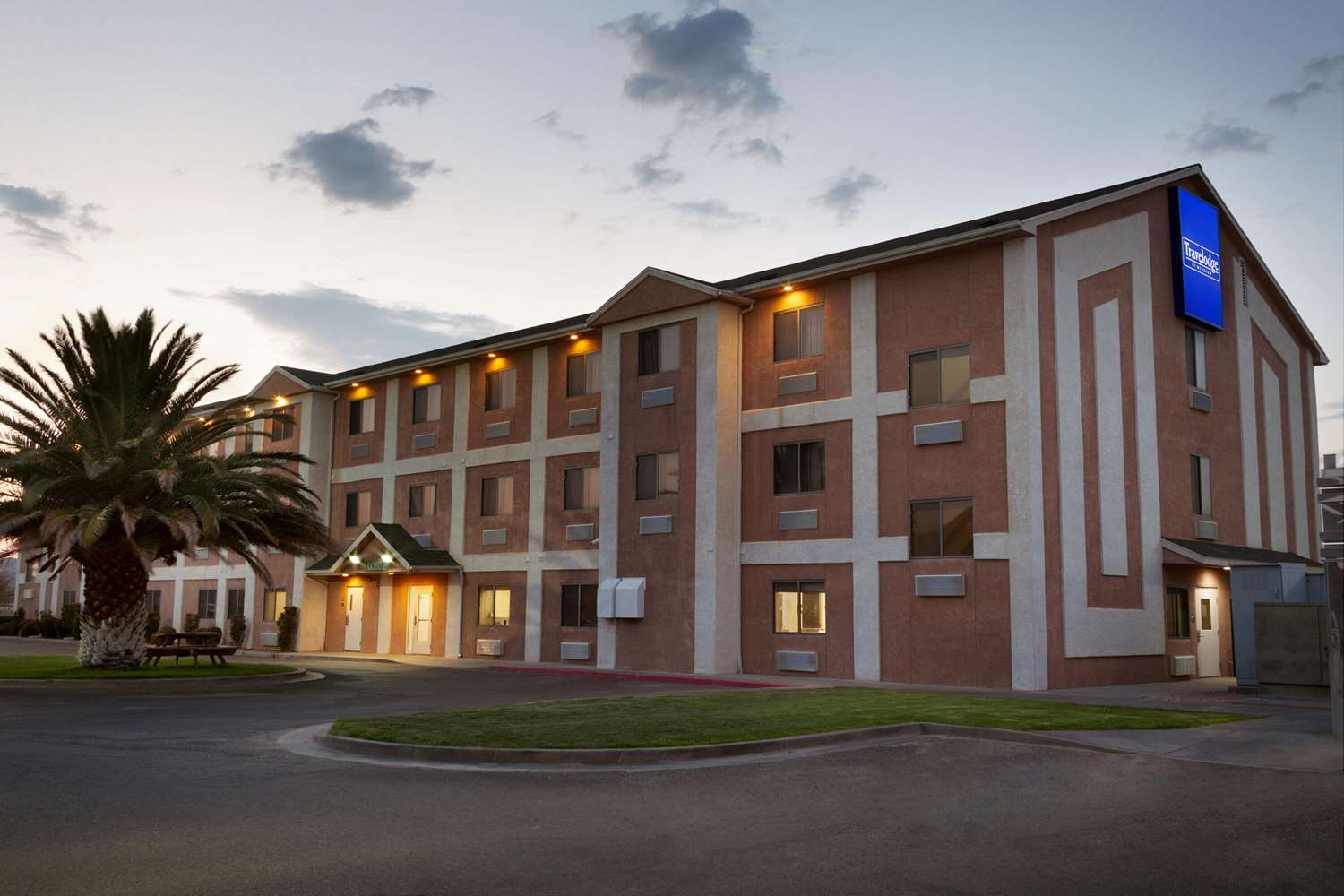 Travelodge by Wyndham Yermo 2/9