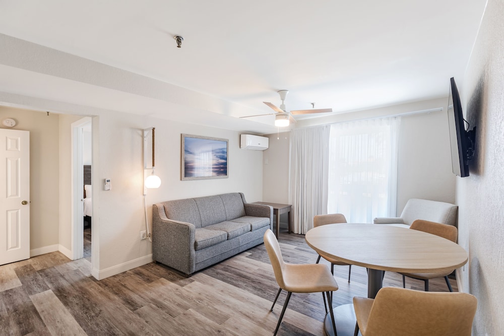 Grand Shores West 36/72