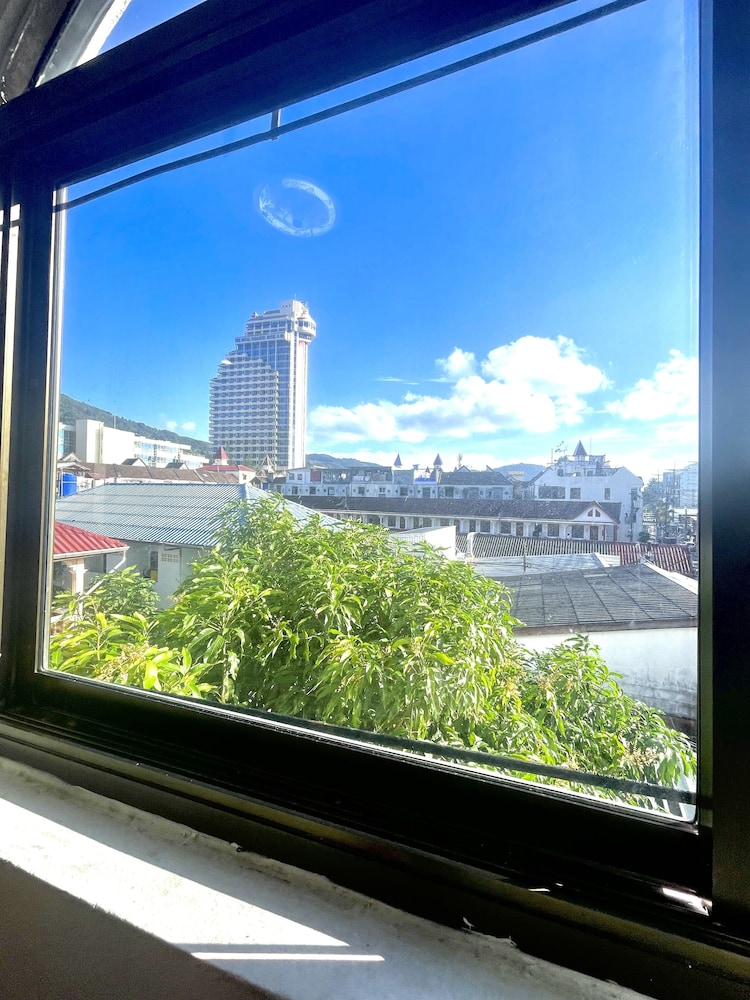 Centre Point Patong 74/75
