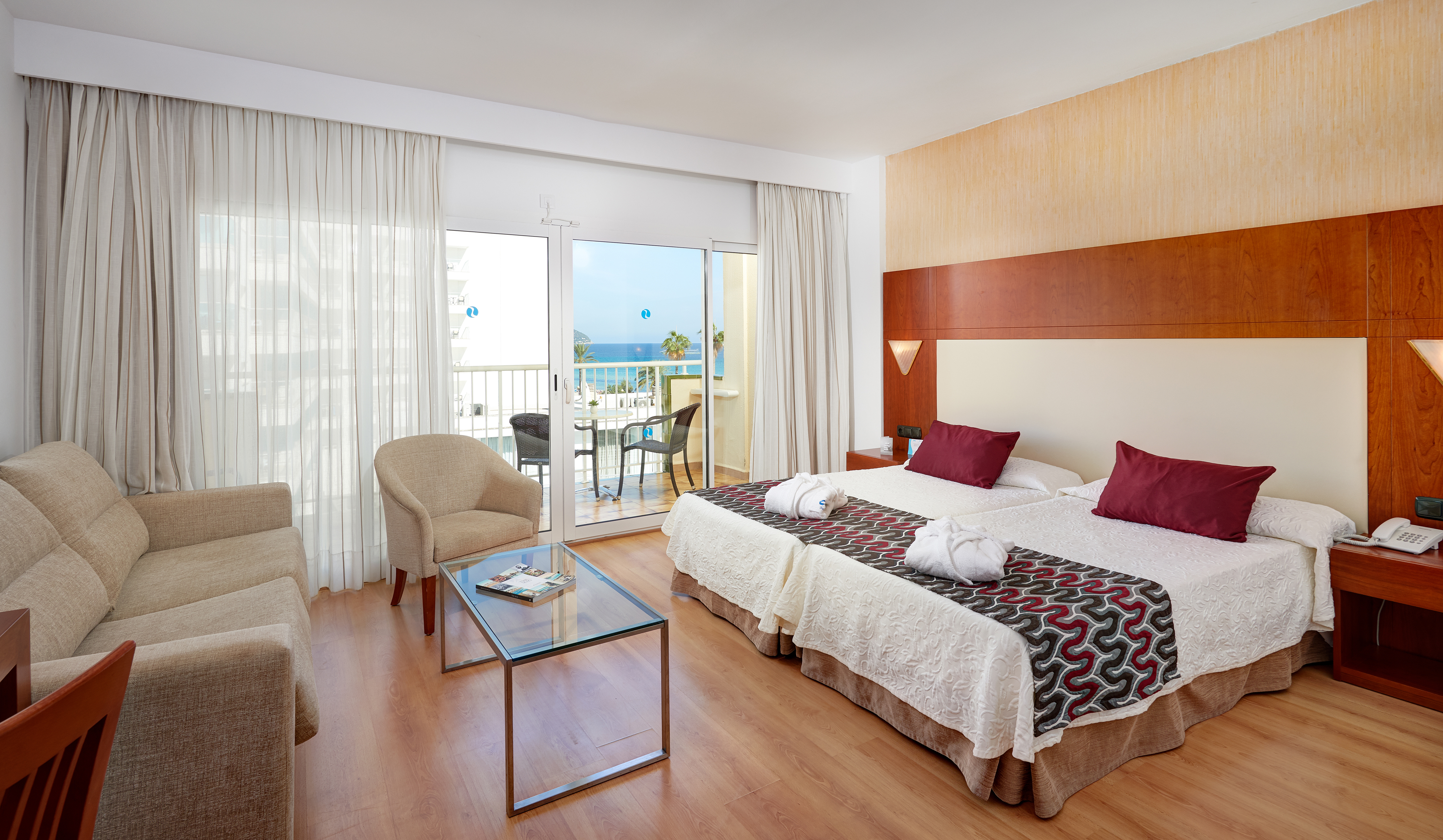 Junior Suite, Side Sea View, Balcony