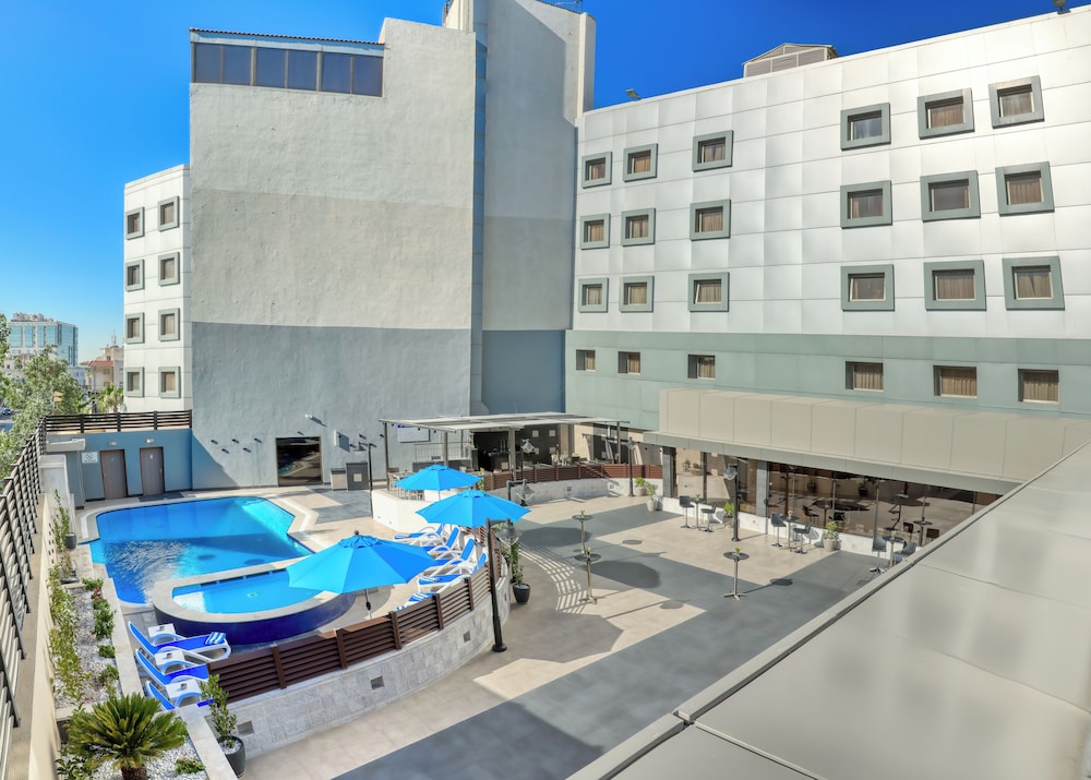 GENEVA HOTEL 36/76