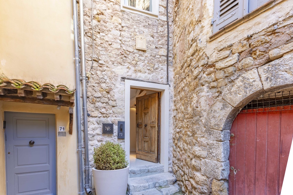 Mougins Luxury Retreats 50/50