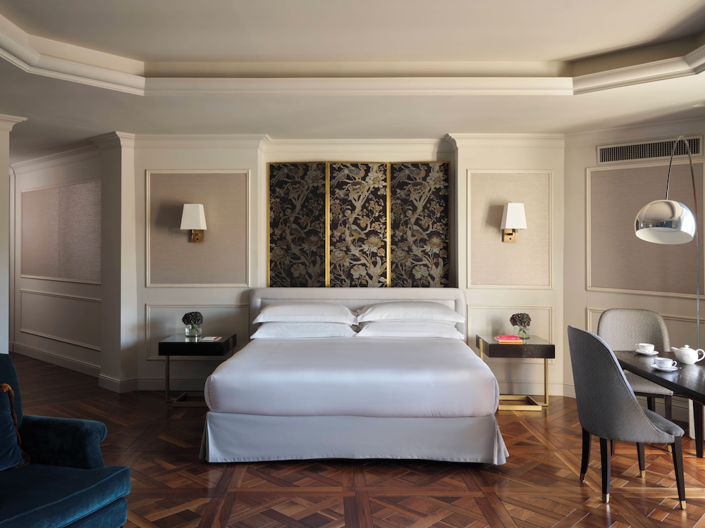 Junior Suite, King Bed, Corner