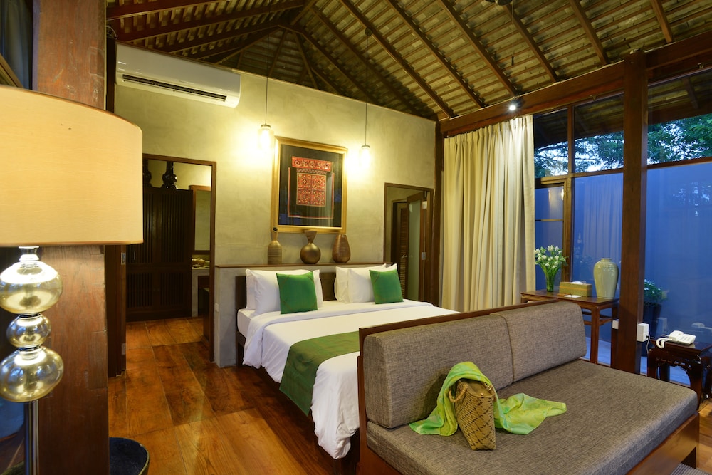 POOL, SUITE, DOUBLE BED