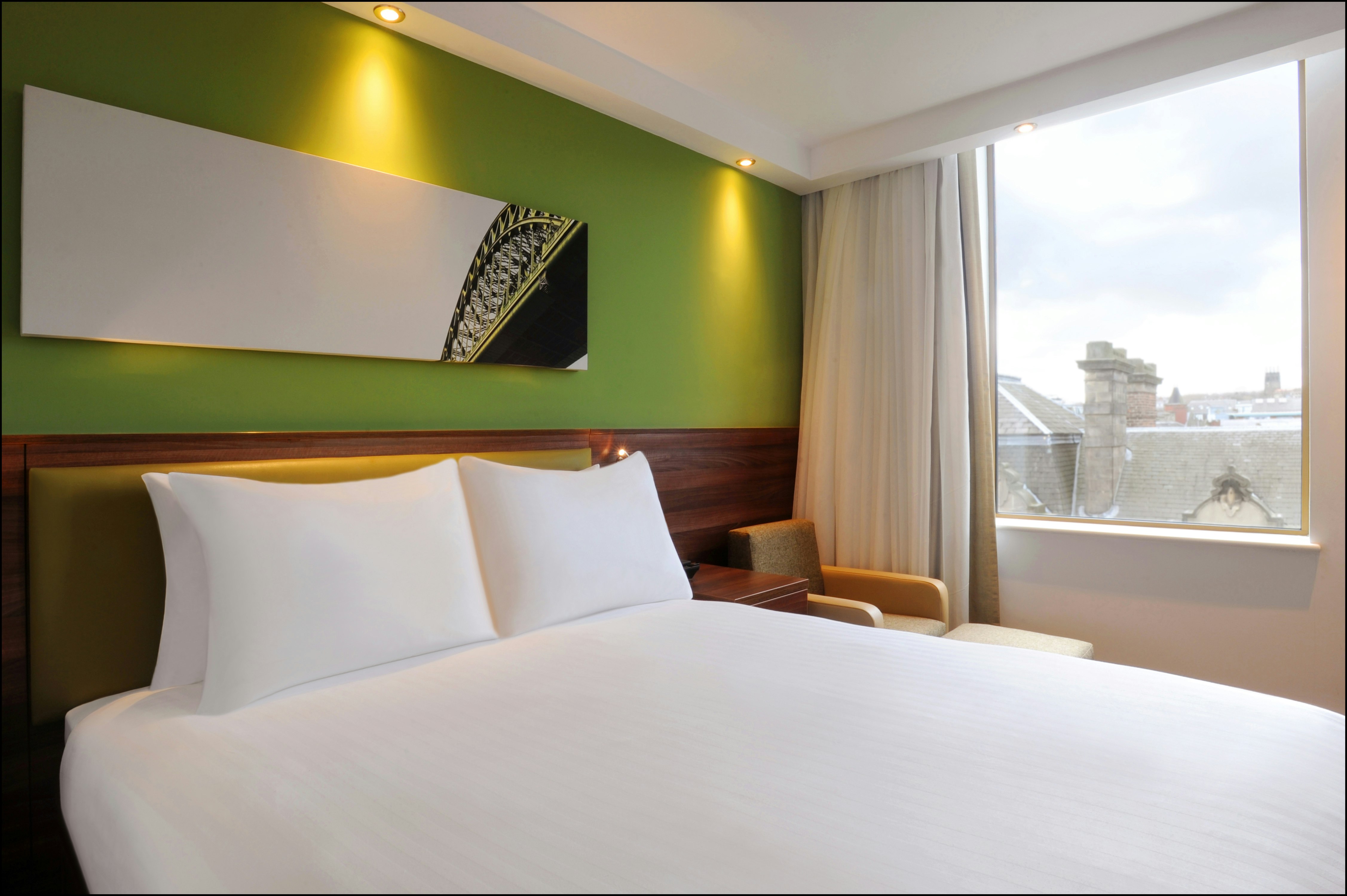 ROOM, TWIN BEDS