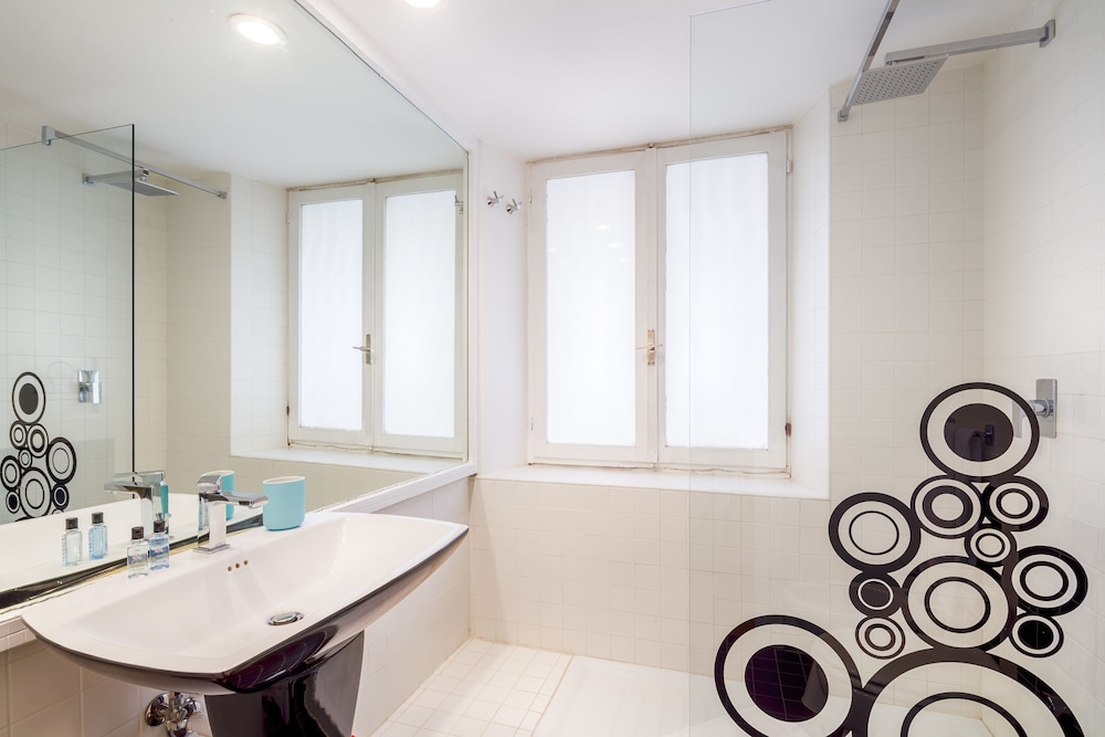 NO 9 COLOSSEO LUXURY SUITES 49/50