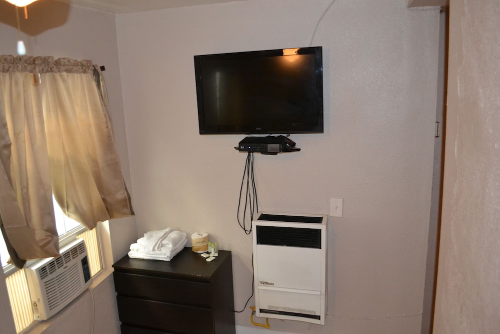 Monterey Inn Hotel 37/50