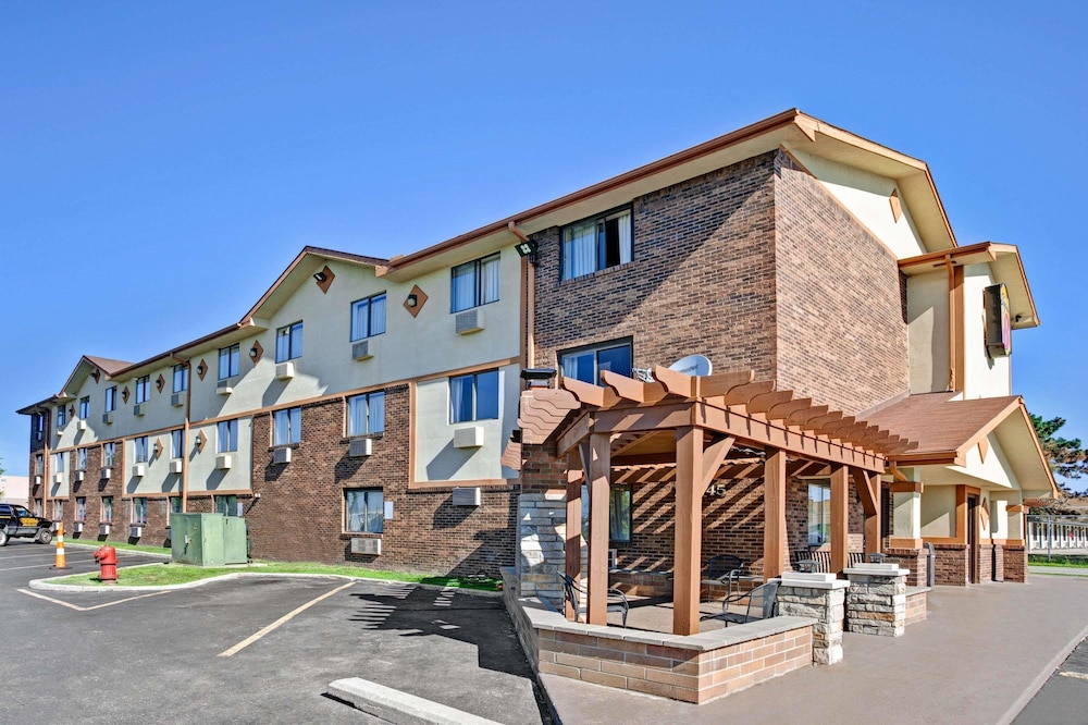 Super 8 By Wyndham Roseville/Detroit Area 1/44