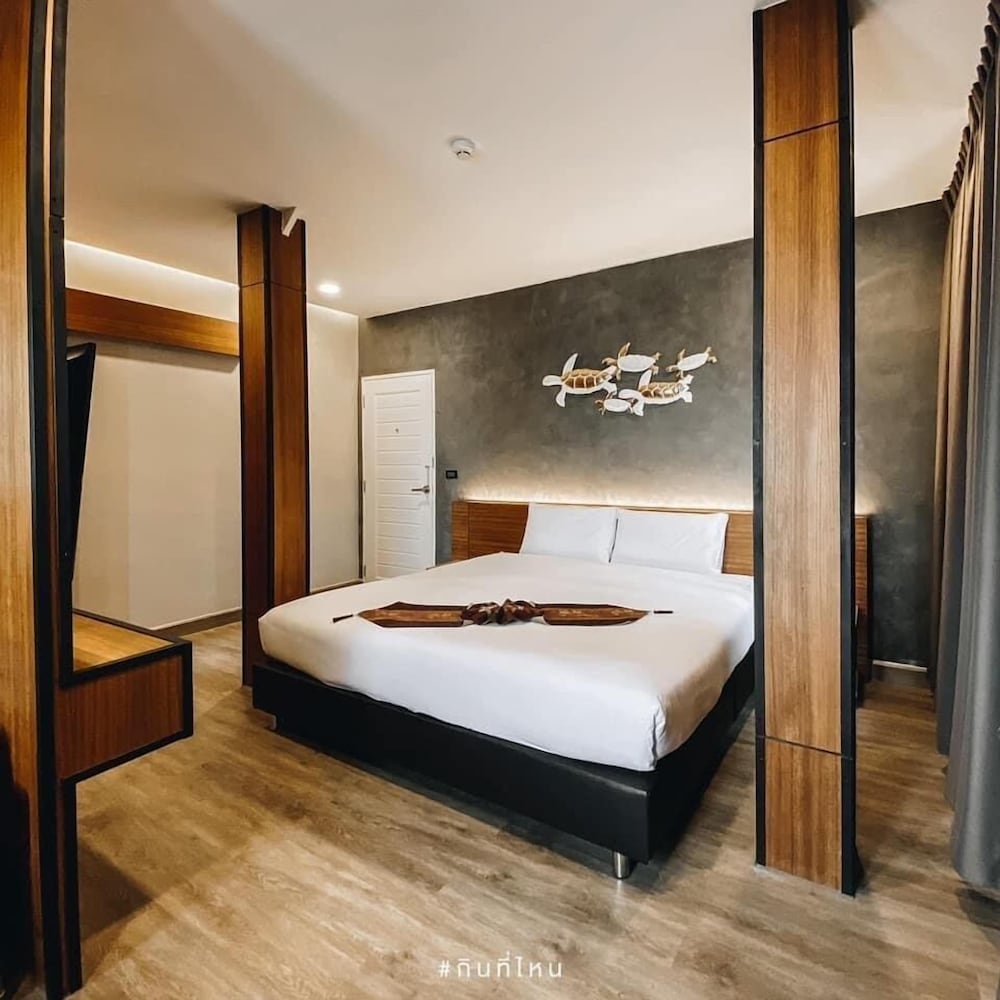 DELUXE, DOUBLE BED