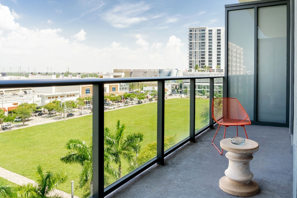 Hyde Midtown Miami 67/70